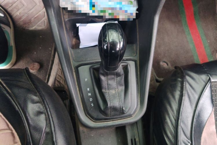 Used Volkswagen Santana 2016 1.6L Automatic Fashion Edition Gear Lever