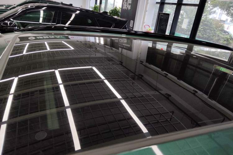 Used VOYAH FREE 2025 318 259 km All-Wheel-Drive Exploration Edition
