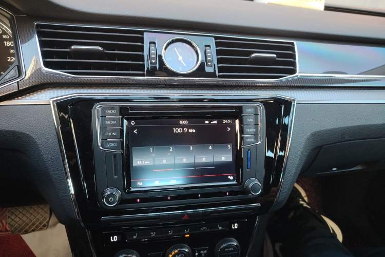 Used Volkswagen Passat 2016 330TSI DSG Prestige Edition Audio And AC Panel