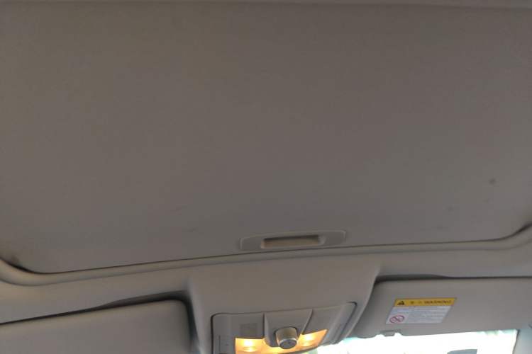 Used Roewe e550 2016 Flagship Edition Headliner