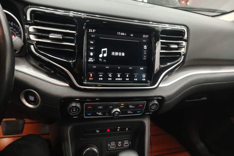 Used Jeep Grand Commander 2022 2.0T Four-Wheel Drive Luxury Edition Audio And AC Panel