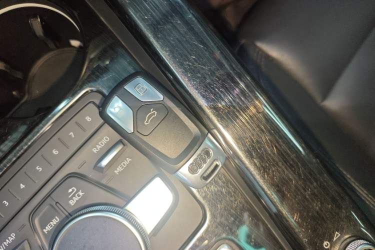 Used Audi A4L 2018 30th Anniversary Edition 40 TFSI Fashion Model
