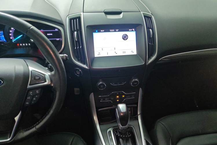 Used Ford Edge 2016 EcoBoost 245 Two-Wheel-Drive Titanium 7-Seater Audio And AC Panel