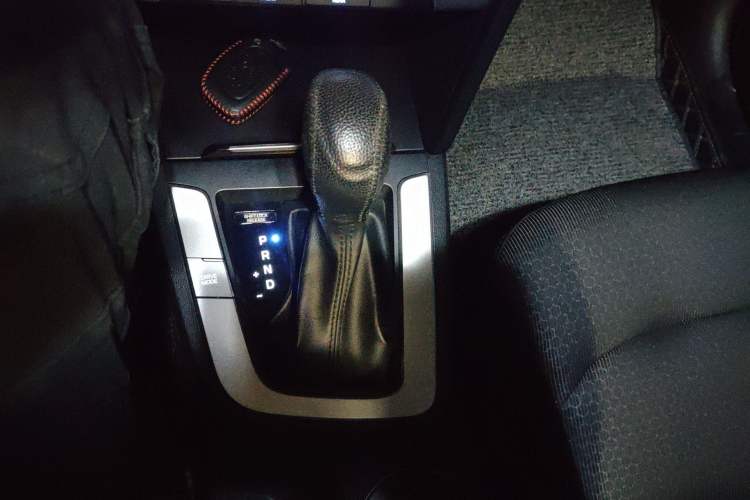 Used Hyundai Elantra (6th Generation / Lingdong) 2016 1.6L Automatic ZhiXuan – Elite Version Gear Lever