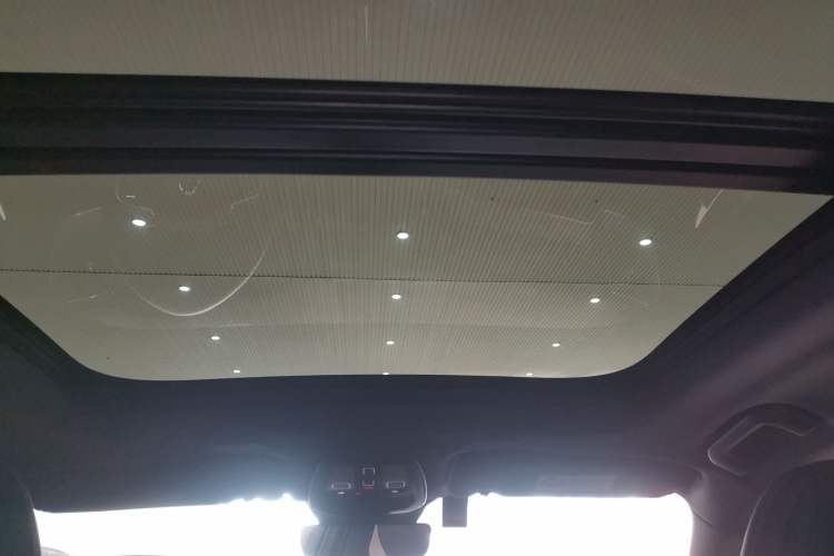 Used Volvo XC60 New Energy 2025 Plug-in Hybrid Long-Range All-Wheel Drive Zhiyuan Extreme Night Black Edition