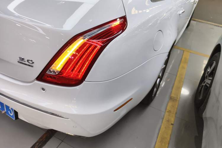 Used Jaguar XJ 2015 XJL 3.0 SC Two-Wheel-Drive Panoramic Business Edition
