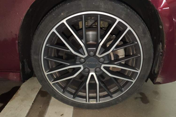 Used Lynk & Co 03 2021 03+ 2.0TD Automatic Wind-Chasing Edition Right Front Wheel Hub