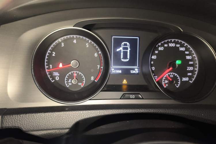 Used Volkswagen Golf 2015 1.6L Automatic Comfort Model Odometer Close Up