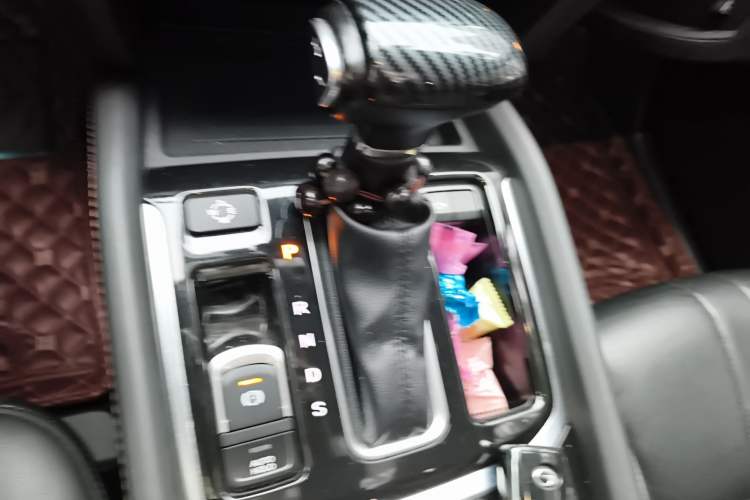 Used GAC Trumpchi GS8 2017 320T Four-Wheel Drive Luxury Smart Connectivity Version (7 Seats) Gear Lever