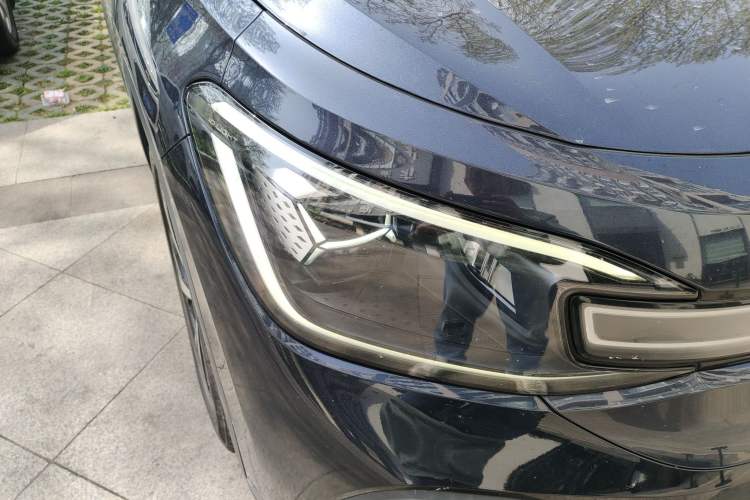 Used Volkswagen ID.6 CROZZ 2021 Long-Range PRO Edition Right Front Headlight