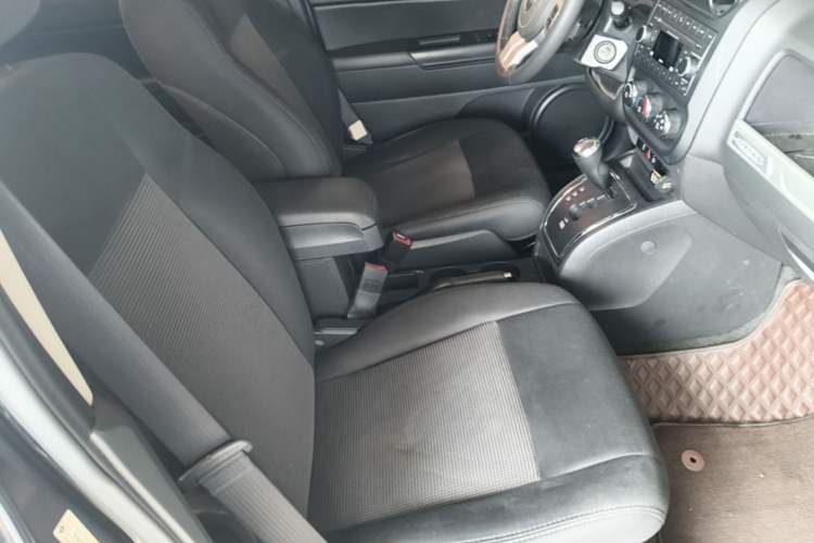 Used Jeep Compass 2014 2.0L two-wheel drive sport version