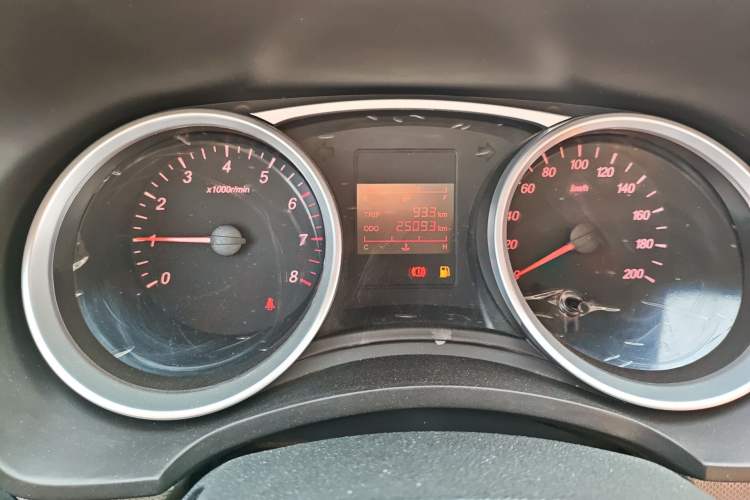 Used Wuling Hongguang 2018 1.5L S Standard Version L2B Odometer Close Up