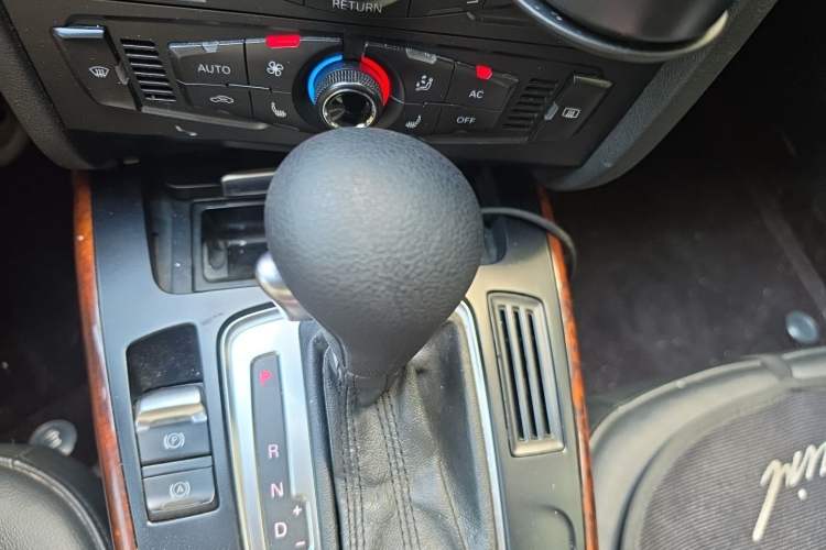 Used Audi A4L 2012 2.0 TFSI automatic Comfort trim level