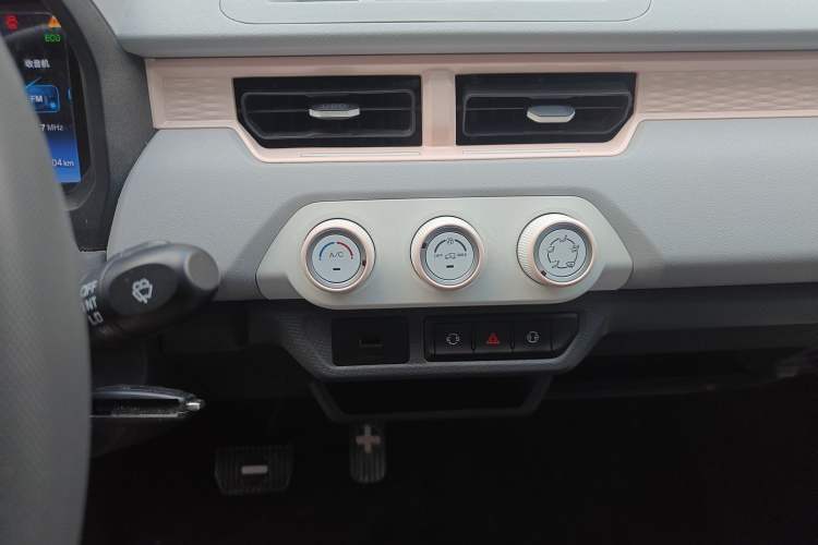 Used Chery QQ Ice Cream 2022 170km Sundae Phosphate Lithium-Ion
