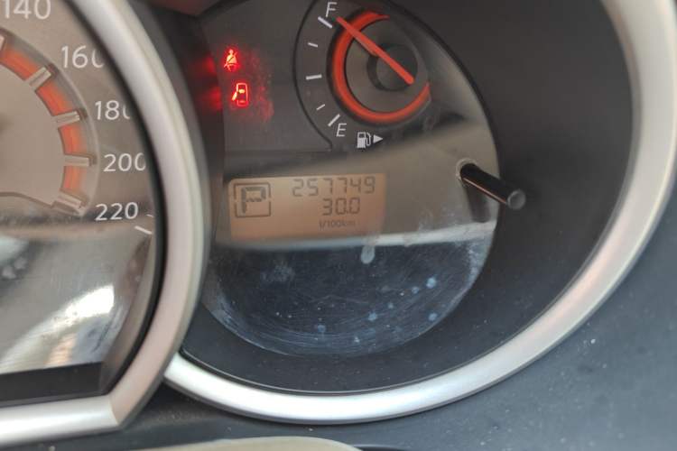 Used Nissan Sylphy 2009 1.6XL Automatic Luxury Sunroof Edition Odometer Close Up