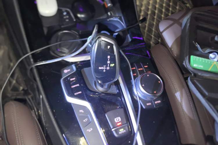 Used BMW X3 2021 xDrive30i Luxury Model with M Sport Package Gear Lever