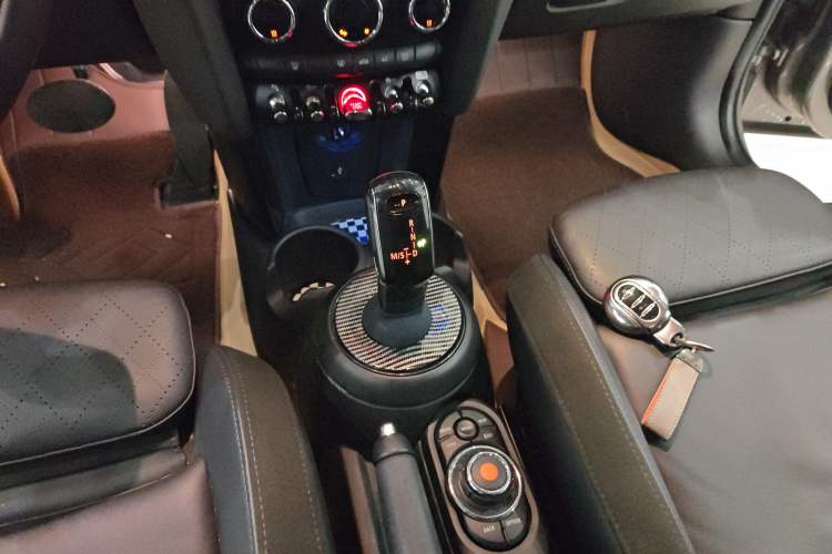 Used MINI MINI 2021 1.5T COOPER Artist Five-Door Edition