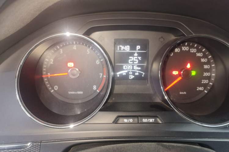 Used Volkswagen Bora 2013 1.6L Automatic Fashion Model Odometer Close Up