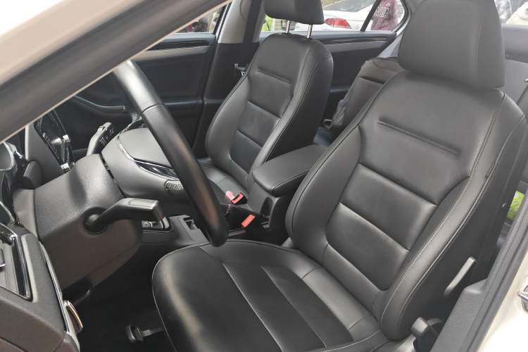 Used Volkswagen Sagitar 2015 1.6L Automatic Comfort Model
