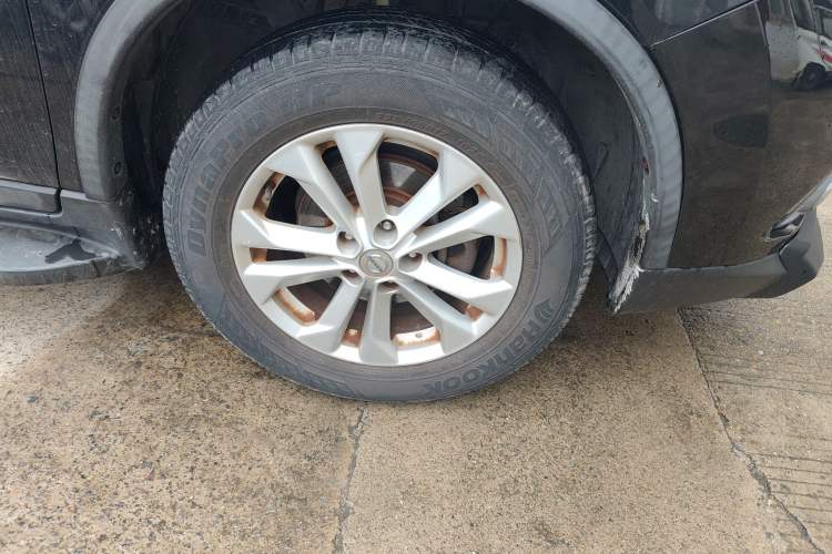 Used Nissan X-Trail 2014 2.5L CVT Leading Edition 4WD
