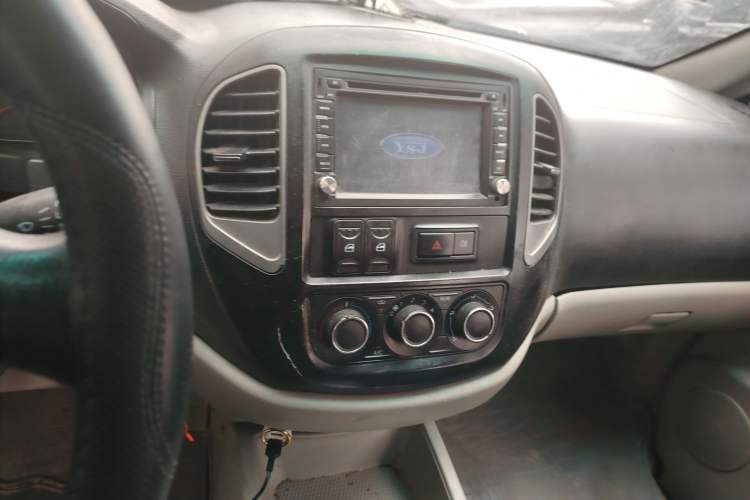 Used FORTHING Lingzhi 2016 V3 1.5L 7-Seater Standard Model China V Emission Standard