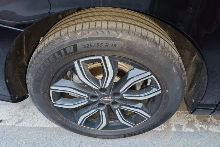 Used Hongqi HQ9 2023 2.0T Smart Connect Flagship Edition Right Rear Wheel Hub