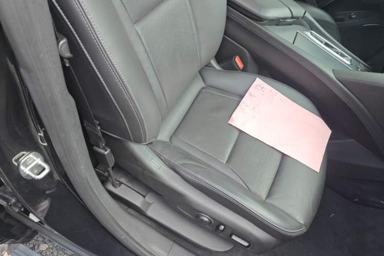 Used Buick Enclave 2022 652T Two-Wheel-Drive Prestige 7-Seater Right Front Seat