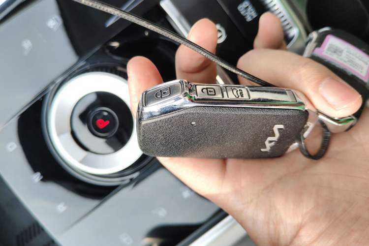 Used Kia Sportage (Chinese Domestic Model) 2023 2.0L HEV Two-Wheel Drive Flagship Edition