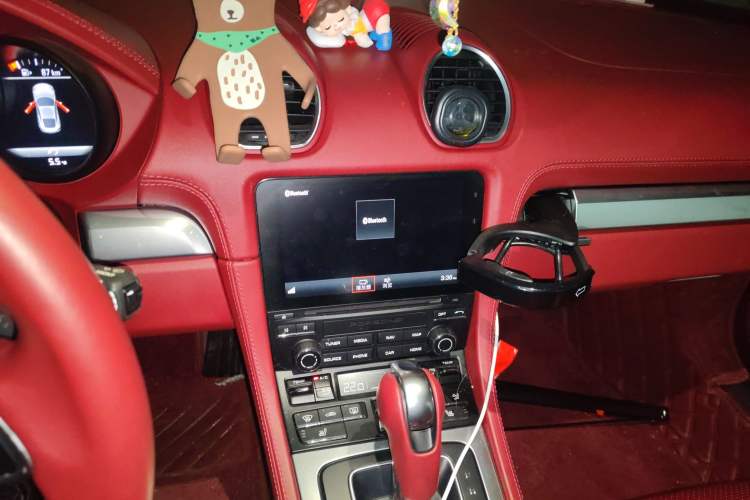 Used Porsche 718 2020 Cayman 2.0T Audio And AC Panel