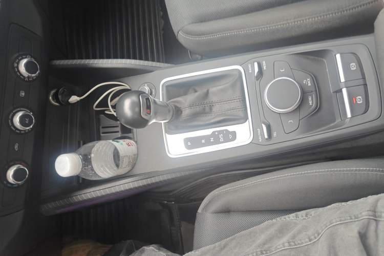 Used Audi Q2L 2018 35 TFSI Launch Exclusive Edition China VI Gear Lever
