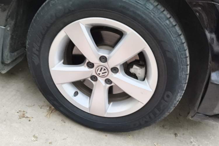 Used Volkswagen Lavida 2015 1.6L Manual Fashion Edition Right Front Wheel Hub