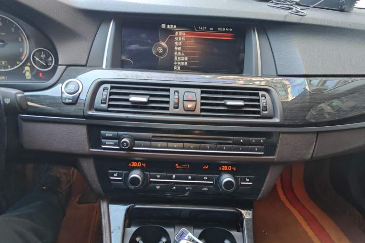 Used BMW 5 Series 2014 525Li Luxury Design Package Audio And AC Panel