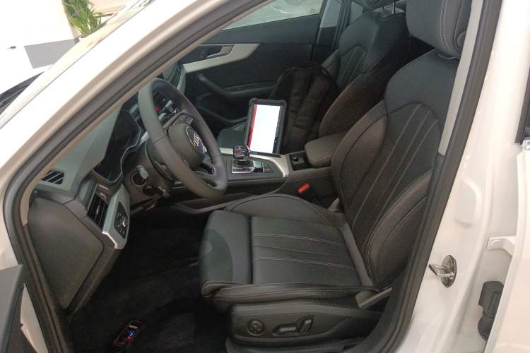 Used Audi A4L 2022 40 TFSI Fashion Dynamic Model Left Front Seat