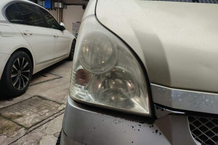 Used Wuling Rongguang 2014 1.2L S Base Model Right Front Headlight