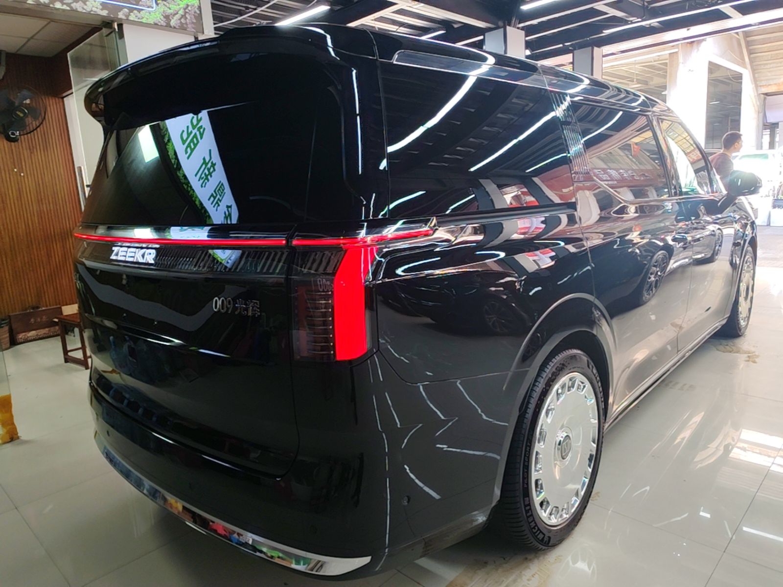 Zeekr 009 2024 GAC Trumpchi — снимка 6