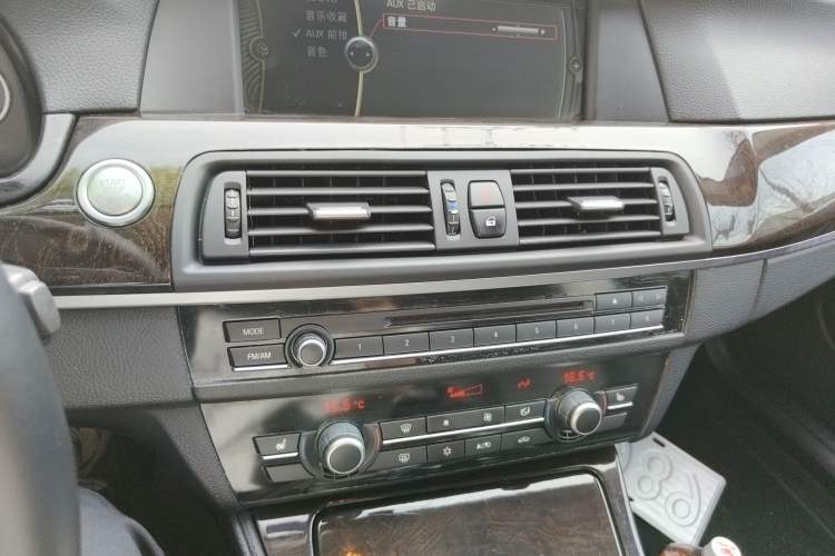 Used BMW 5 Series 2011 523Li Luxury Model Audio And AC Panel