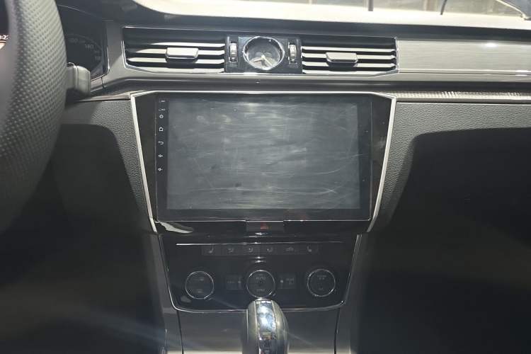 Used Volkswagen Passat 2017 330TSI DSG Luxury Edition
