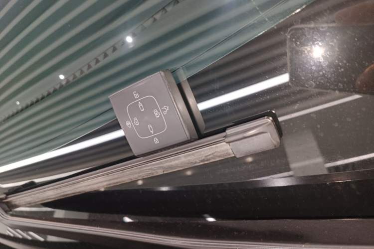 Used Volvo EM90 2025 Ultra Six-Seater