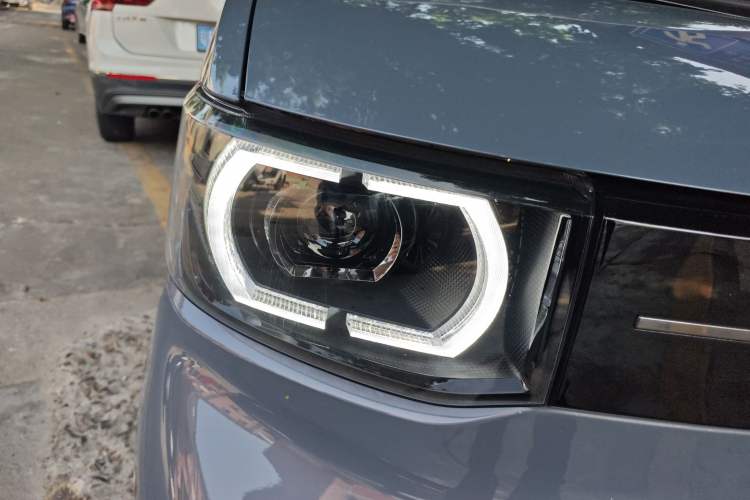 Used Wuling Hongguang MINIEV 2022 Macaron Fashion Model Lithium Iron Phosphate Right Front Headlight