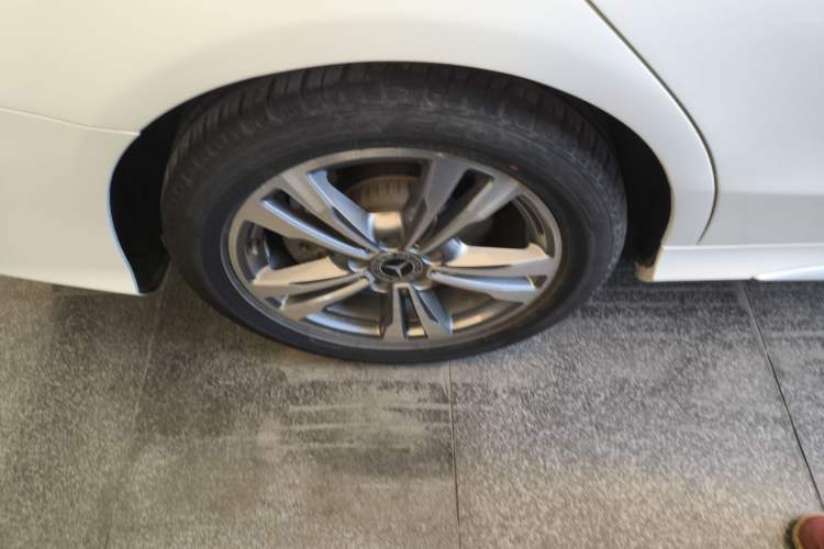 Used Mercedes-Benz C-Class 2019 C 180 L Fashion Edition Sport Version Right Rear Wheel Hub