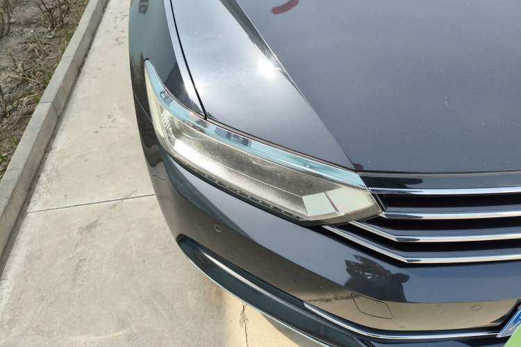 Used Volkswagen Magotan 2018 280TSI DSG Comfort Model Right Front Headlight