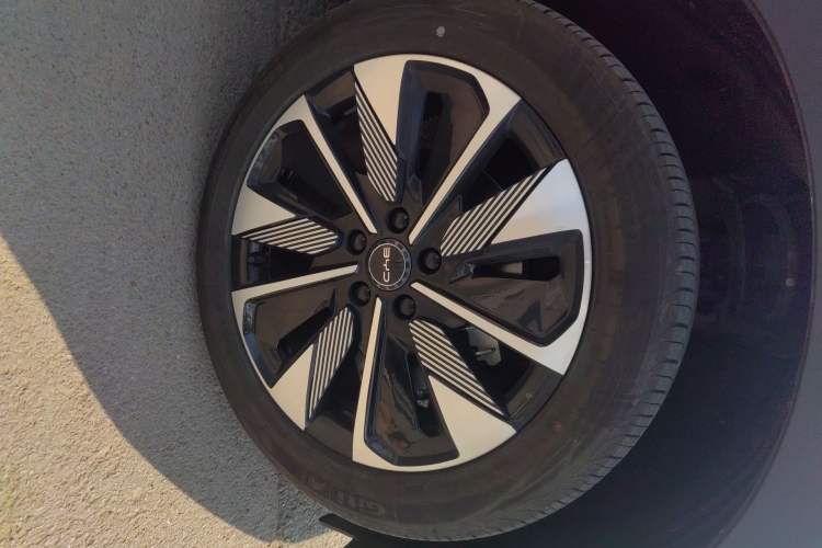 Used BYD Song PLUS New Energy 2025 EV with 605 km Range – Flagship Version Right Front Wheel Hub