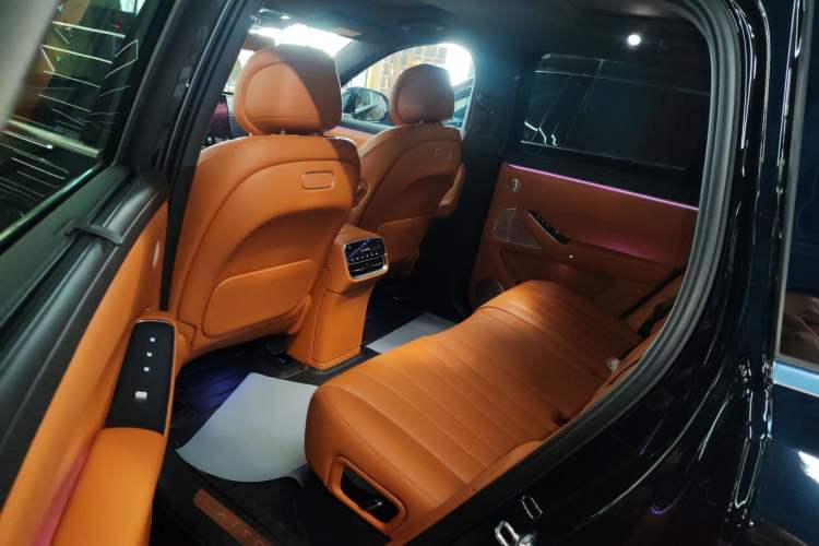 Used Hima AITO M7 2026 Model Range-Extending Max All-Wheel Drive 5-Seater Version Left Rear Seat