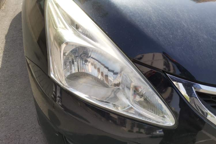 Used Nissan Tiida 2013 1.6L CVT Cool Cafe Edition Right Front Headlight