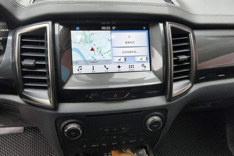 Used Ford Everest 2017 2.0T Gasoline Automatic 4x4 Flagship Edition 7 Seats Audio And AC Panel