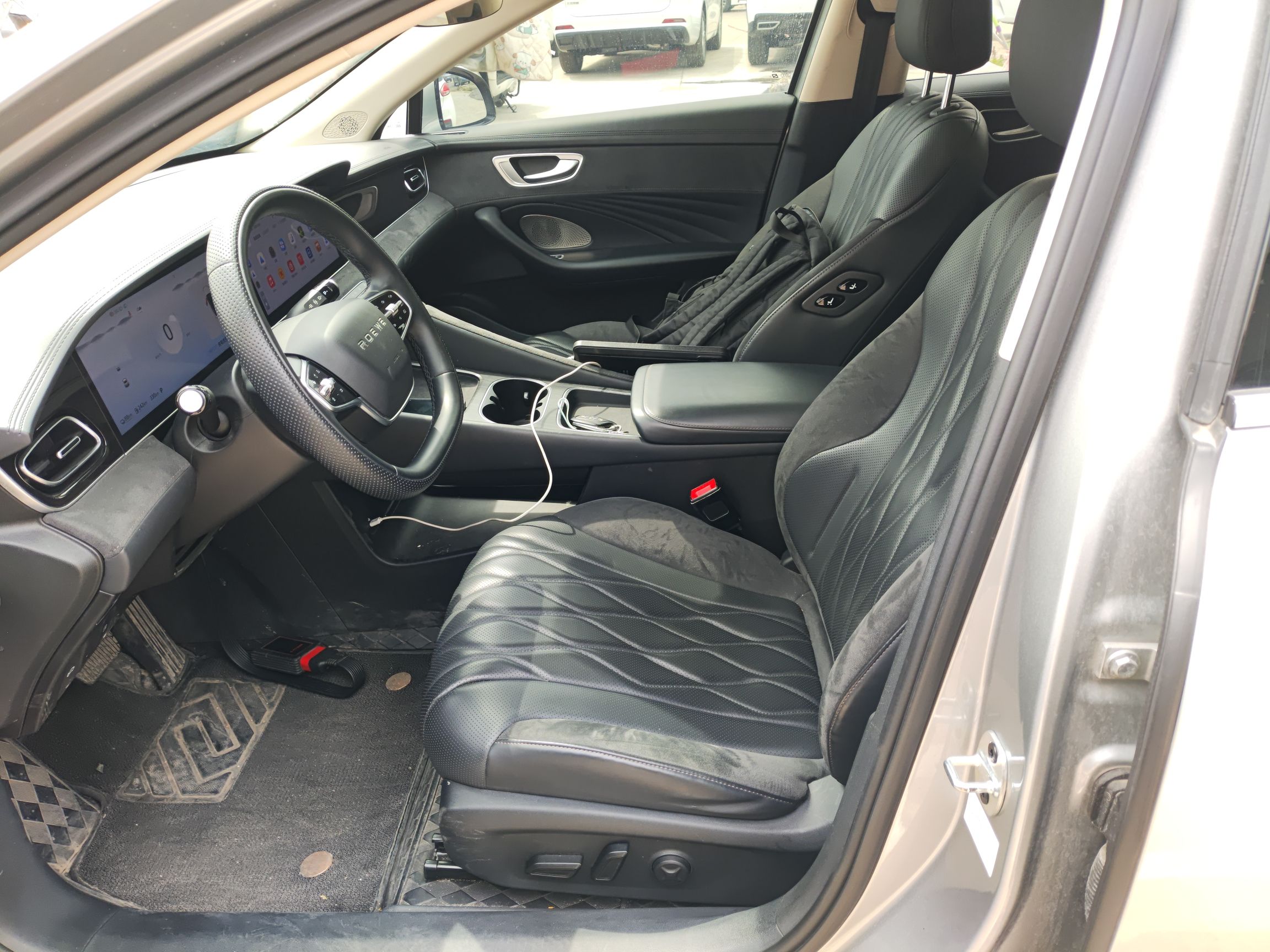 Переднее сиденье в автомобиле