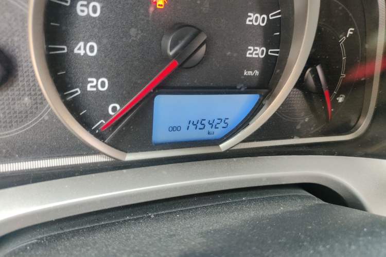 Used Toyota RAV4 2015 2.0L CVT Two-Wheel Drive Fashion Edition Odometer Close Up