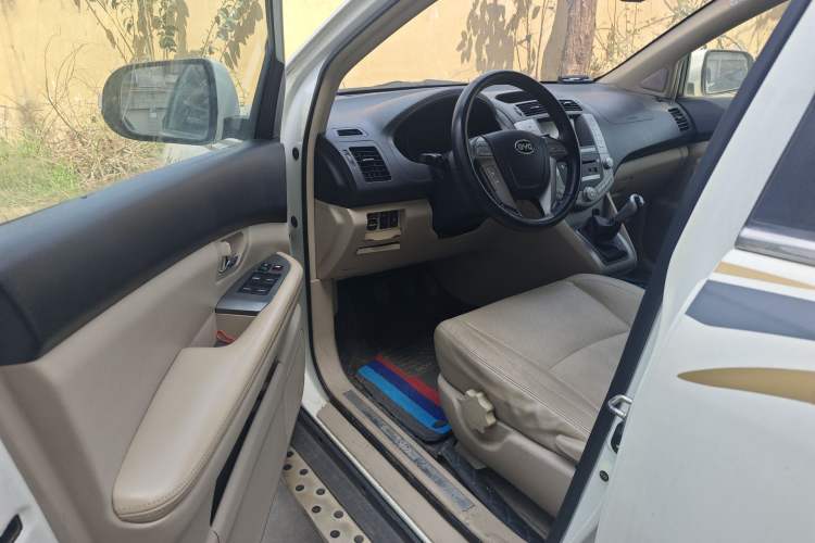 Used BYD S6 2013 Platinum Edition 2.0L Manual Luxury Model