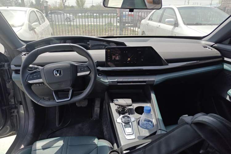 Used CHANGAN UNI-V iDD 2024 Blue Whale Smart Electric iDD 136km Luxury Model
