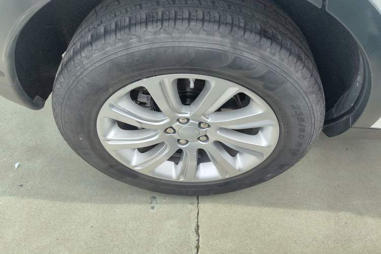 Used Land Rover Discovery Sport 2018 240 PS SE Version Right Rear Wheel Hub